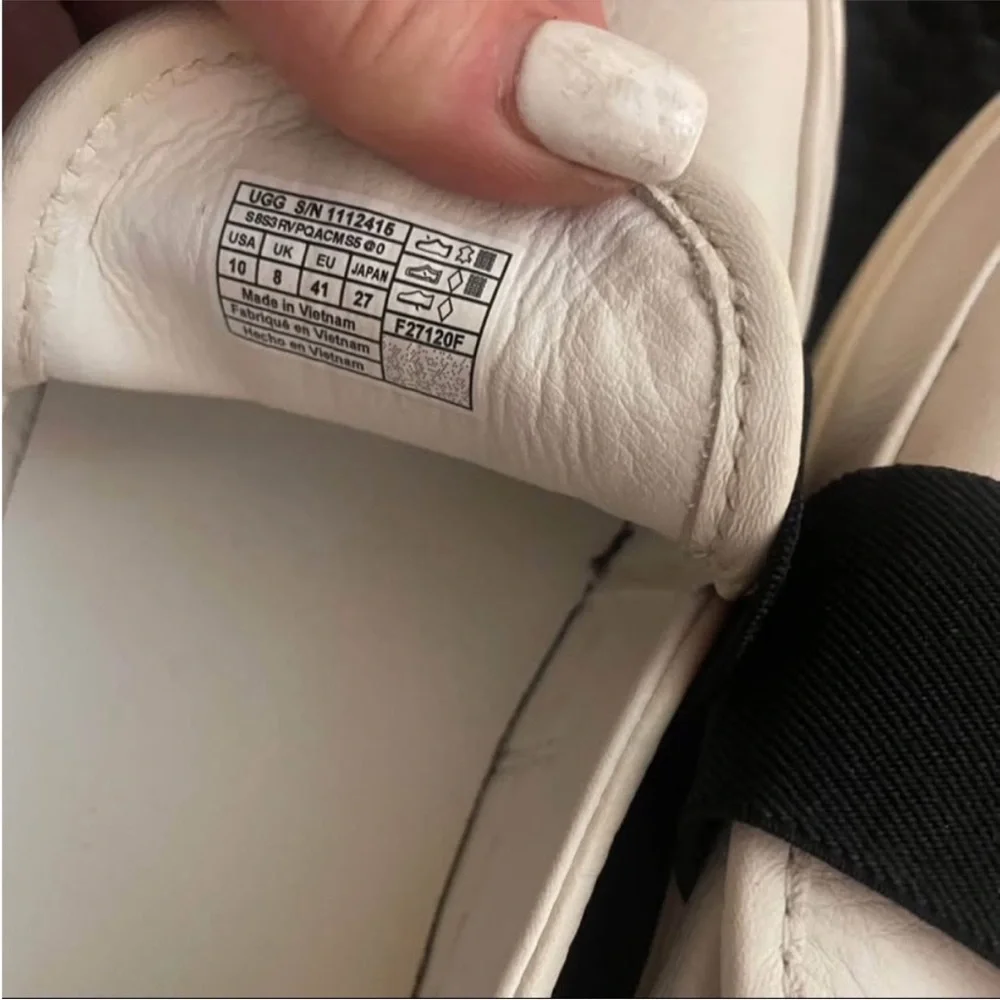 UGG – Chayze Slip-On Sneakers – White / Black Logo Band – Sz. 10